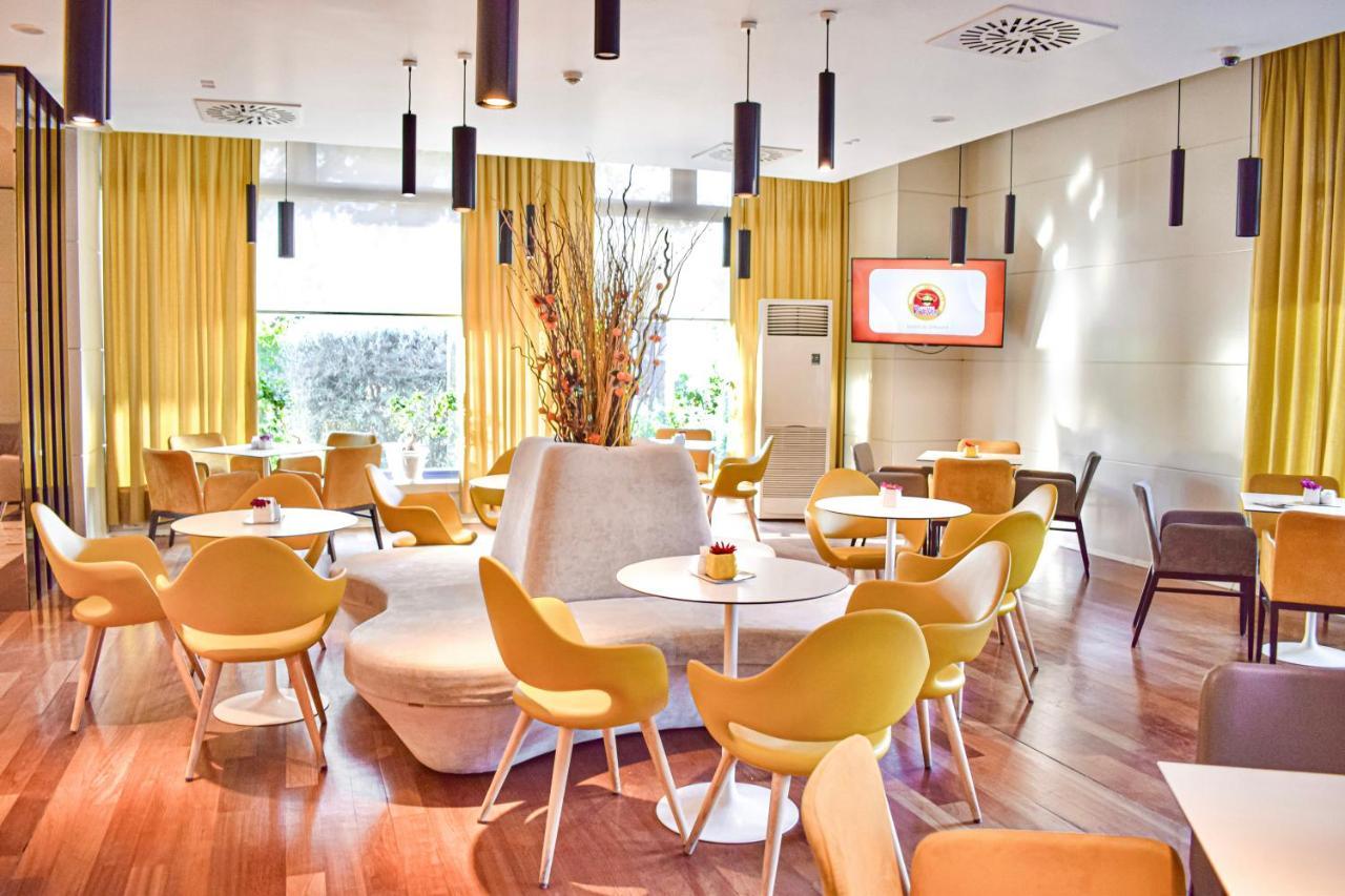 Tirana International Hotel&Conference Center Esterno foto