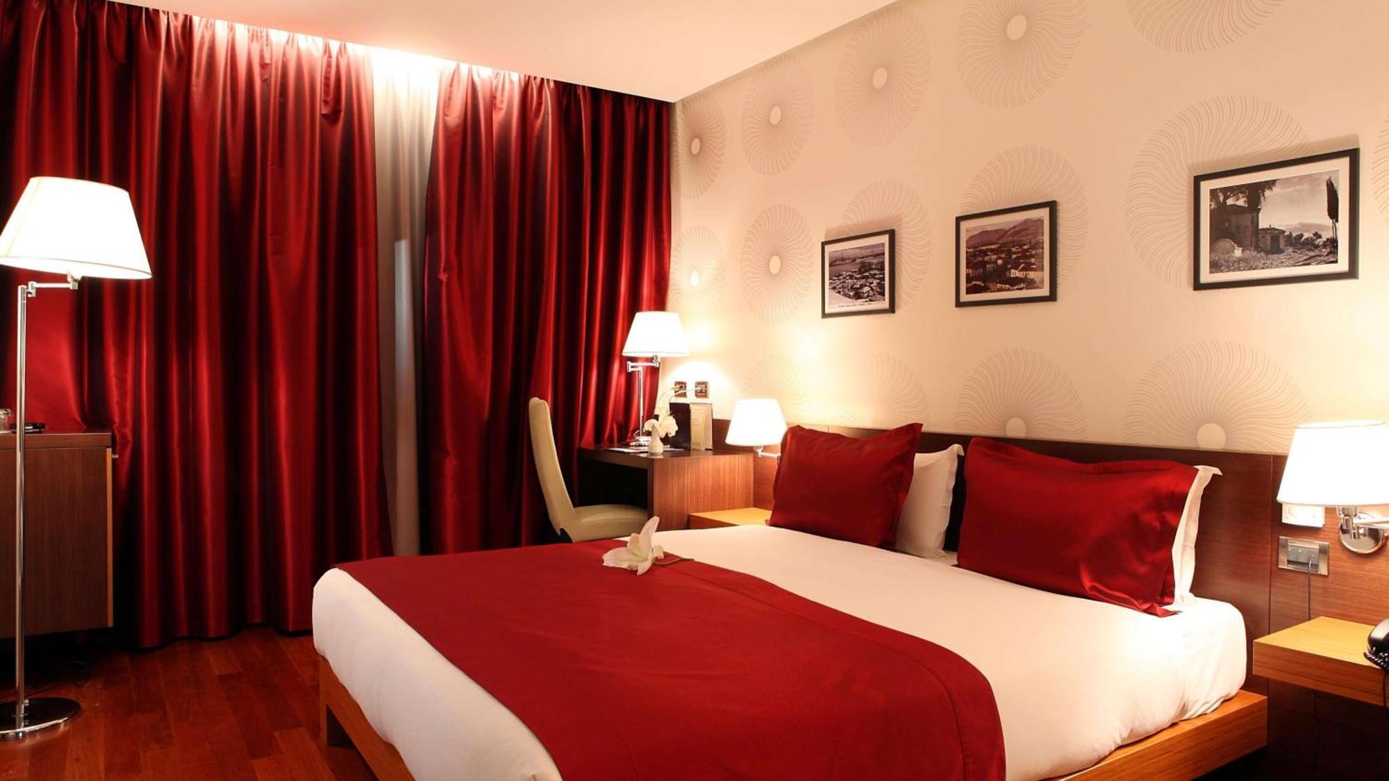 Tirana International Hotel&Conference Center Esterno foto