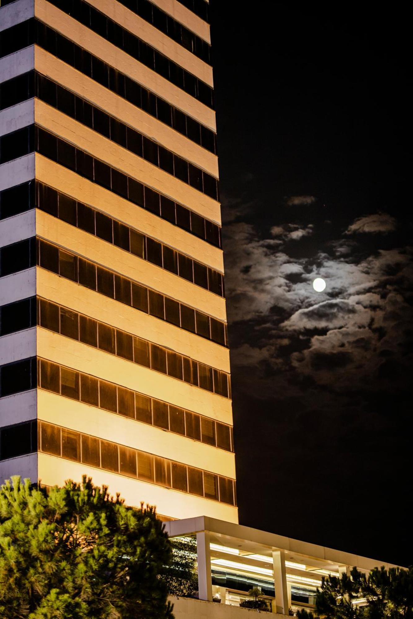Tirana International Hotel&Conference Center Esterno foto