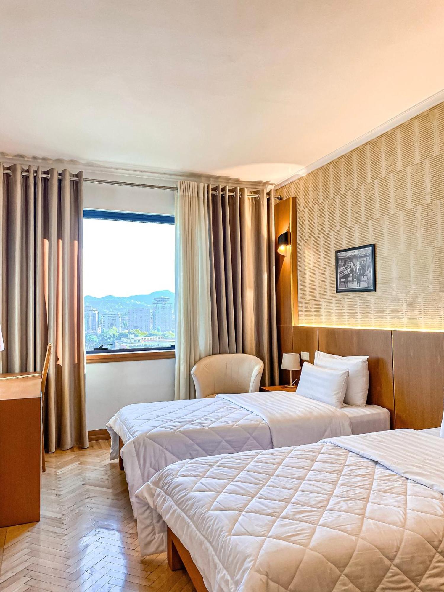 Tirana International Hotel&Conference Center Esterno foto